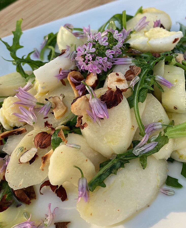 Moderner Kartoffelsalat Modern angemachter Kartoffelsalat